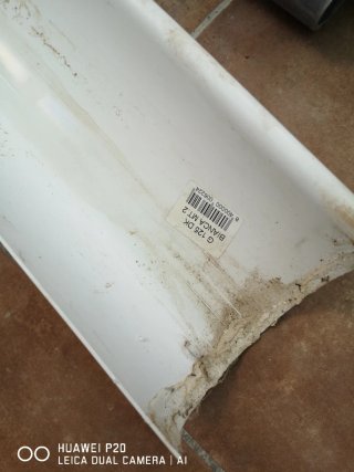 Tubo PVC, canaleta, abrazaderas y codos