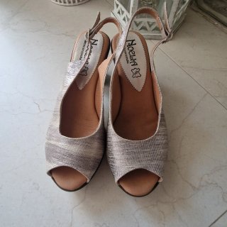 Peep Toe plateados de piel con plataforma.Nº 38