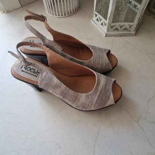 Peep Toe plateados de piel con plataforma.Nº 38