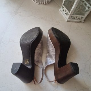 Peep Toe plateados de piel con plataforma.Nº 38