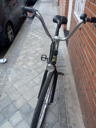 Bicicleta negra estilo cruiser