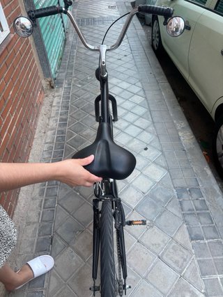 Bicicleta negra estilo cruiser