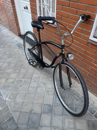 Bicicleta negra estilo cruiser