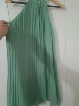 Vestido verde plisado halter