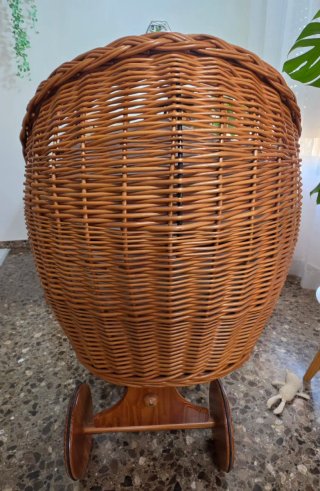Moisés de Mimbre Artesano con Ruedas