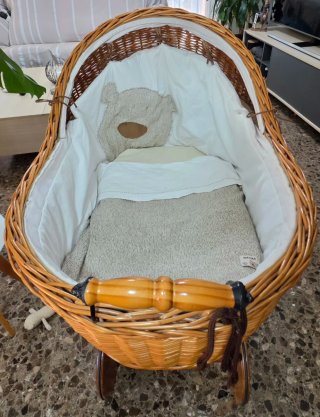 Moisés de Mimbre Artesano con Ruedas