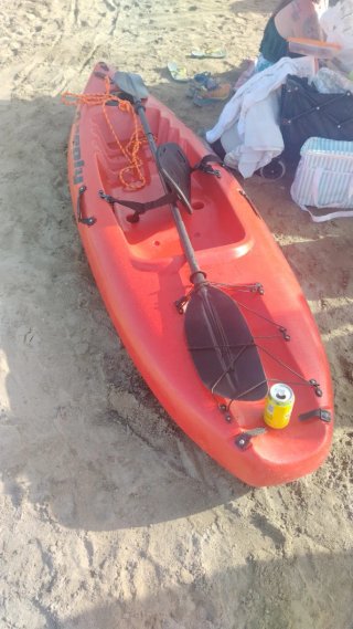 Kayak rígido rojo