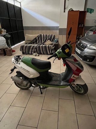 Ciclomotor Wildlander Scooter Rojo verde y Blanco