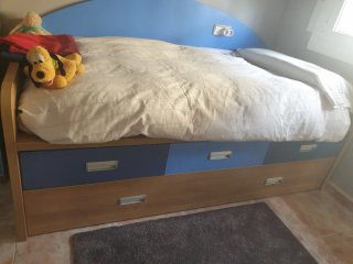 Cama infantil con cajones