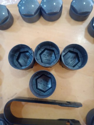 Tapones Audi Originales + Llave Extracción