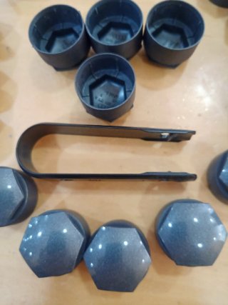 Tapones Audi Originales + Llave Extracción
