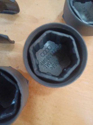 Tapones Audi Originales + Llave Extracción