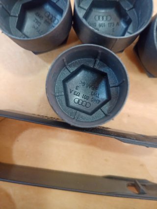 Tapones Audi Originales + Llave Extracción