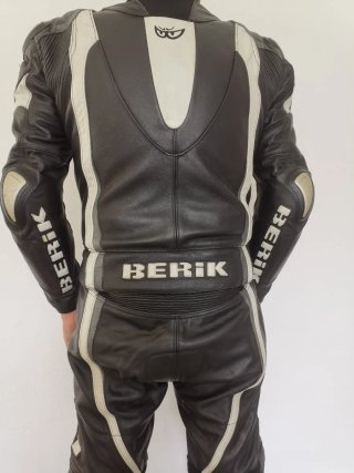 Mono de cuero Berik
