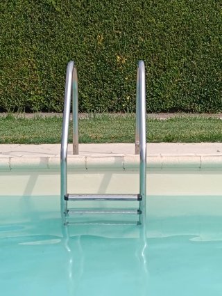 Escalera para piscina de metal