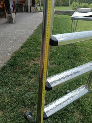 Escalera para piscina de metal