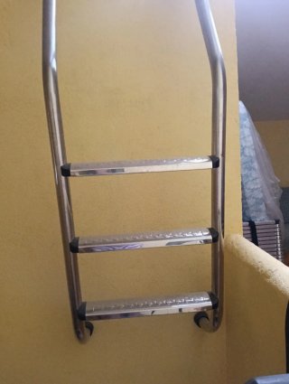 Escalera para piscina de metal