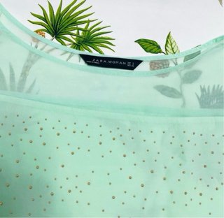 Blusa Zara verde con topos dorados
