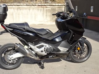 Honda X-ADV 750 Negra