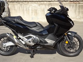 Honda X-ADV 750 Negra