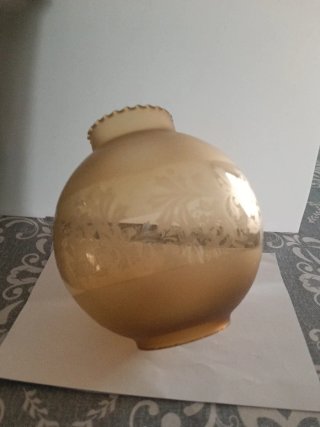 Lampada vintage in ambra con sfere in vetro smerigliato