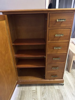 Mueble madera con ruedas