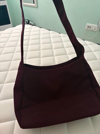 Bolso de hombro burdeos