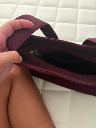 Bolso de hombro burdeos