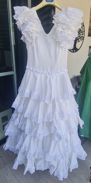 TRAJE FLAMENCA BLANCO DE CALIDAD. FERIA Y EVENTOS