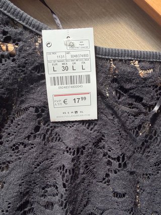 Camiseta encaje Pull&Bear negra