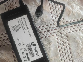 Cargador universal portátil con adaptadores