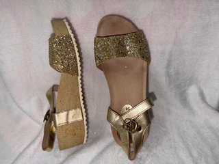 Sandalias doradas cuña talla 38