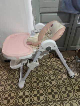 Trona de bebé color rosa