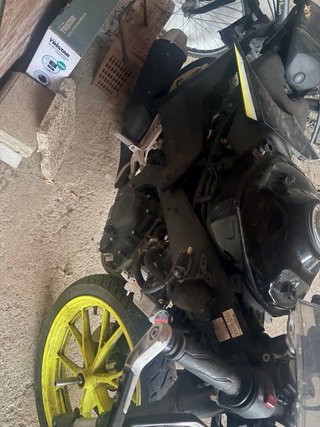Moto deportiva accidentada