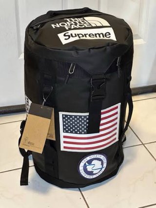 Mochila The North Face x Supreme Negra