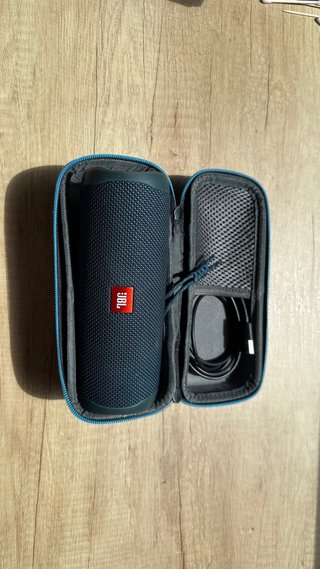 JBL Flip 5 azul + estuche rígido