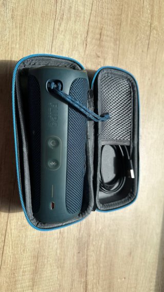 JBL Flip 5 azul + estuche rígido