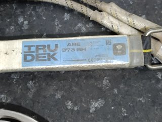 Absorbedor de energía con cuerda bifurcada