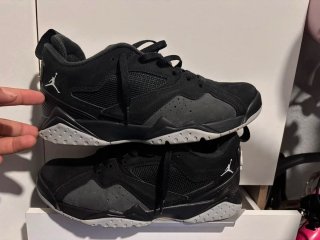 Zapatillas Jordan Negras y Grises