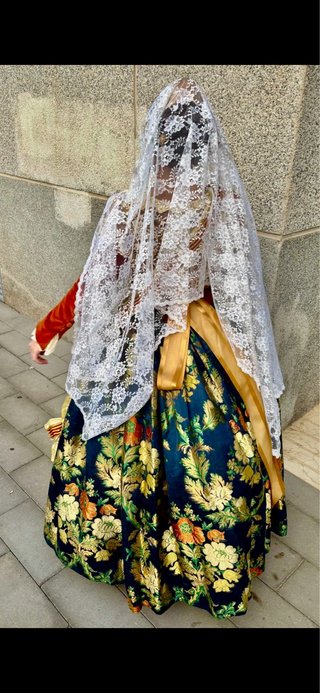 Traje de Fallera Azul y Dorado