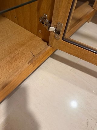 Aparador de roble macizo con puertas de cristal