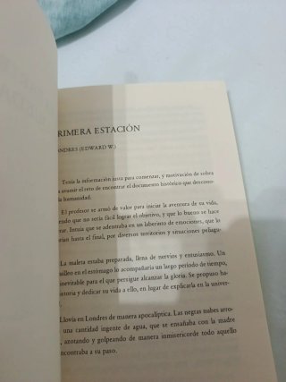 La mano que soñaba con pájaros azules