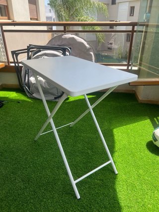 Mesa plegable blanca multiusos