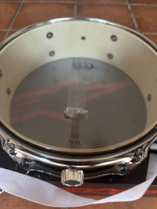 2 Tambores DB Percussion con baquetas
