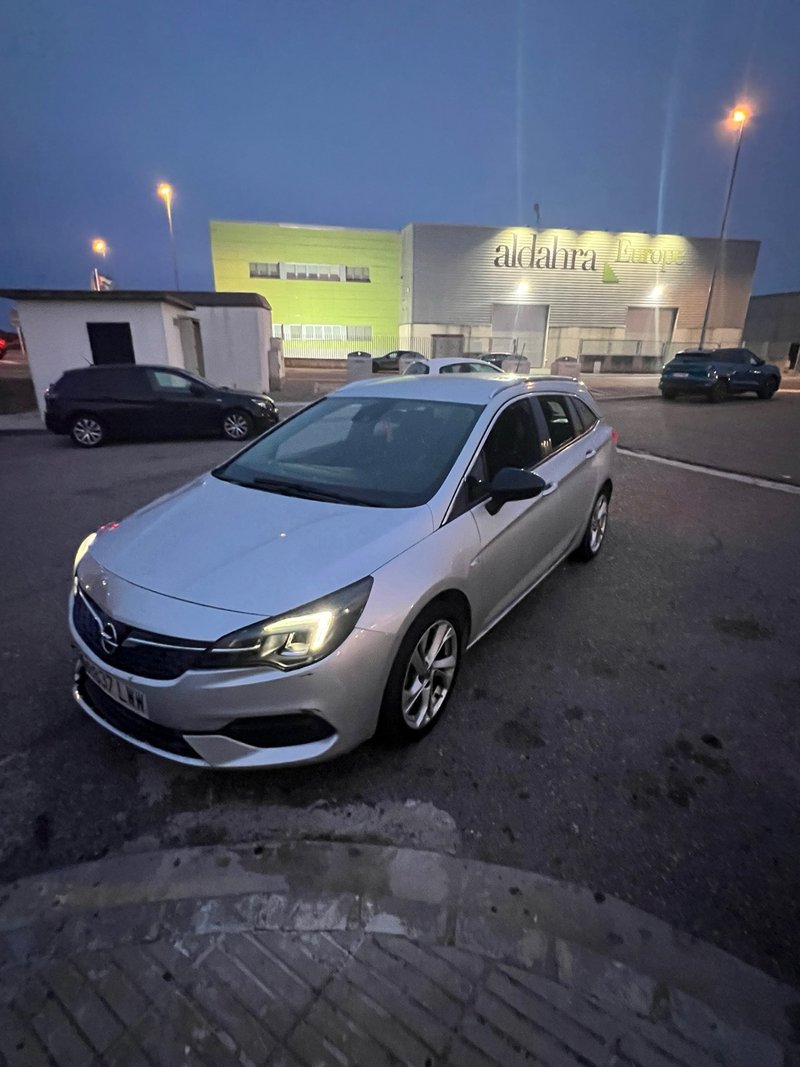 Opel Astra 2021 - foto 1