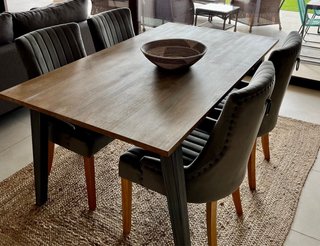 Mesa comedor madera maciza .