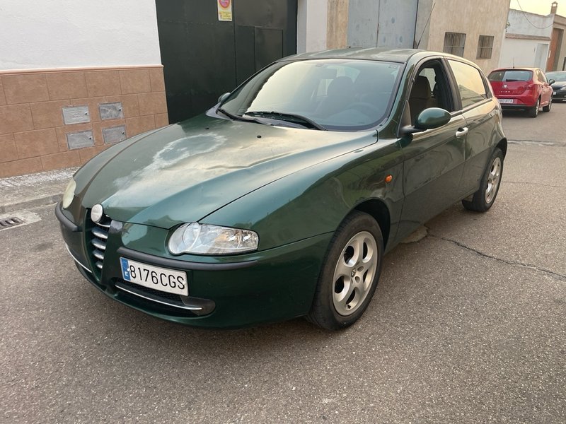 Alfa Romeo 147 1.9 jtd 2003 - foto 1