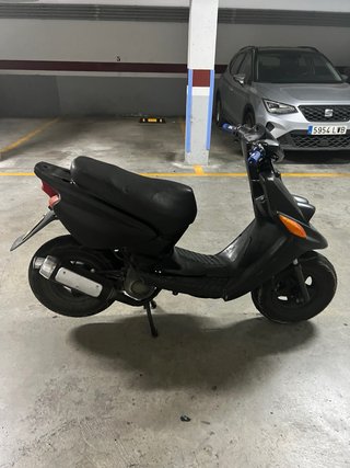 Moto Scooter Negra para Finca