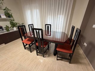 Mesa de comedor y sillas