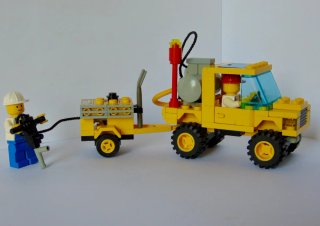 LEGO SYSTEM 6667 coche de obras en la calle